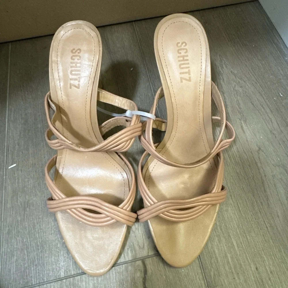 Schutz True Beige Brynn Casual Leather Sandal - Size 8.5